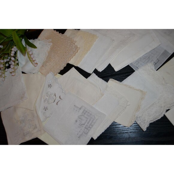 Vintage Hankies Weddings Friends Church Ladies & More 24 Pieces - Picture 4 of 5